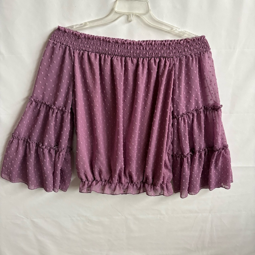 Smocked Tiered Ruffle off shoulder top Size Large polyester. INV25/414